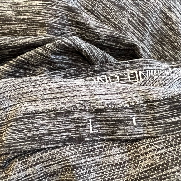 Lululemon Hooded Metal Tech Vent Half Zip - Large - Picture 5 of 5